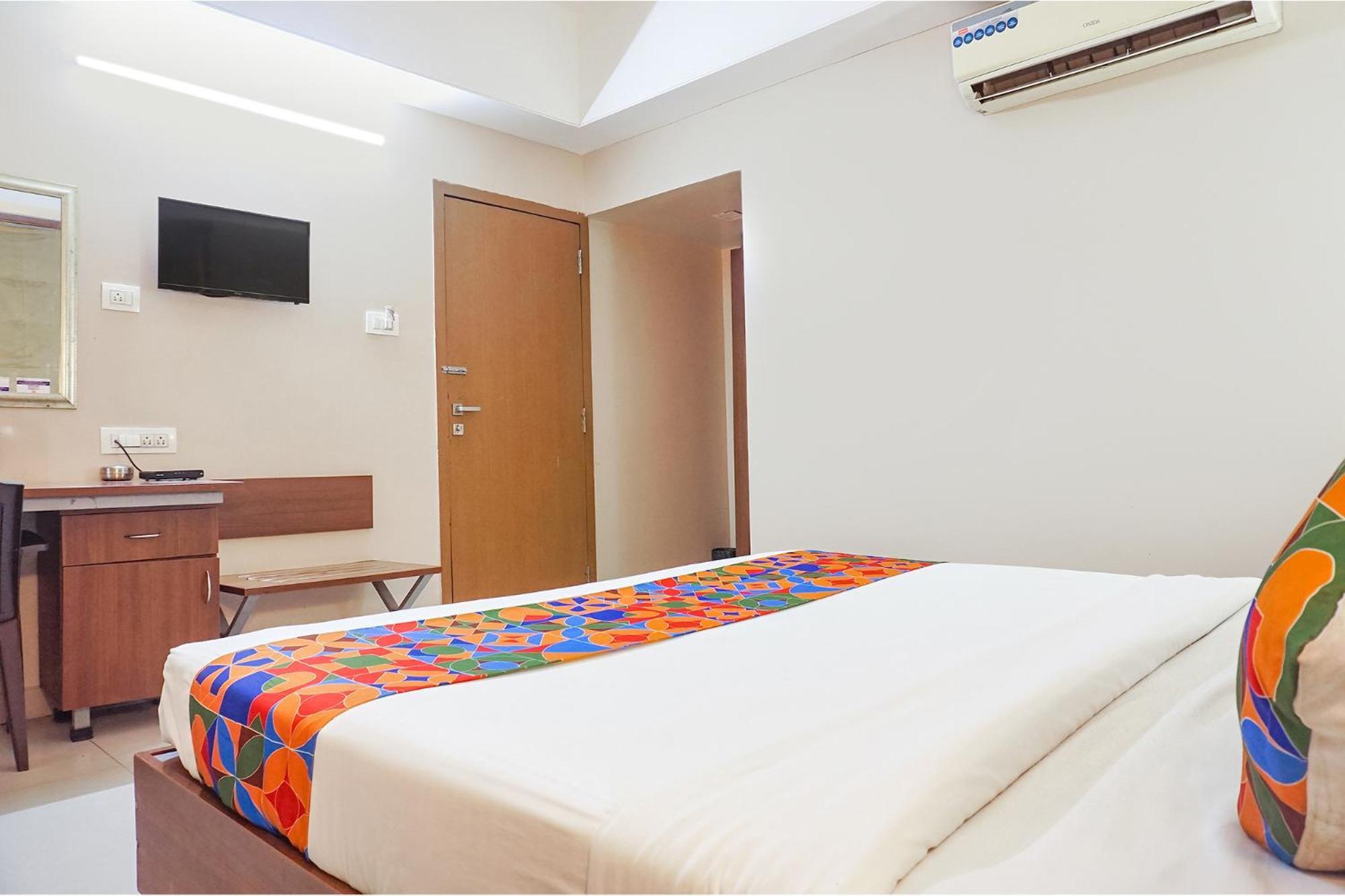 Fabhotel Classic Executive Phursungi Экстерьер фото